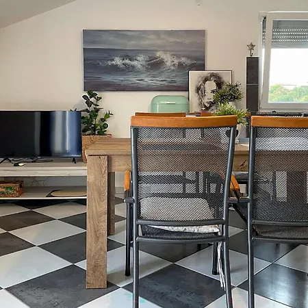 2 Bedroom Amazing In Appartamento