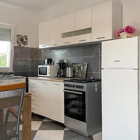 2 Bedroom Amazing In Appartamento