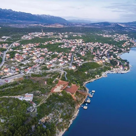 2 Bedroom Amazing In Appartamento Maslenica
