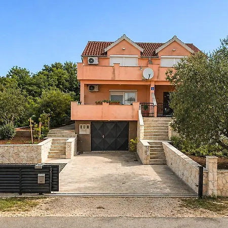 2 Bedroom Amazing In Appartamento *