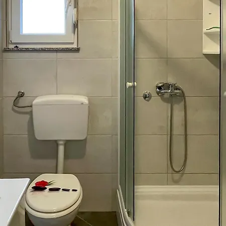Διαμέρισμα 2 Bedroom Amazing In *